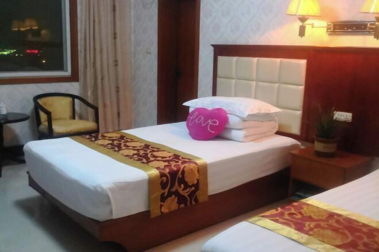 Bedroom 4, Guanghua Inn, Weinan