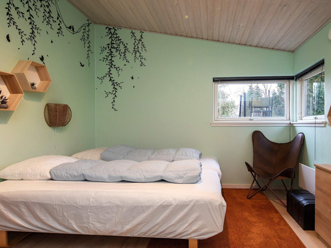 Room 2, 10 Person Holiday Home in Vaeggerlose-by Traum, Guldborgsund