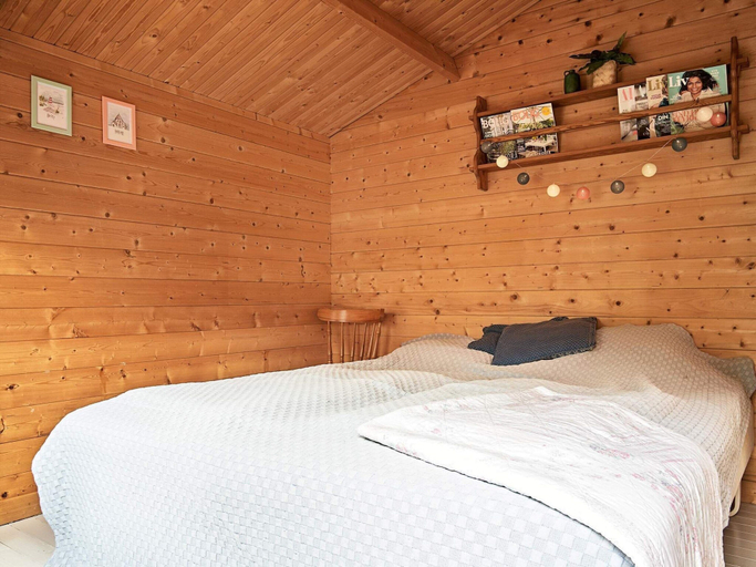 Room 5, 8 Person Holiday Home in Nexo, Bornholm