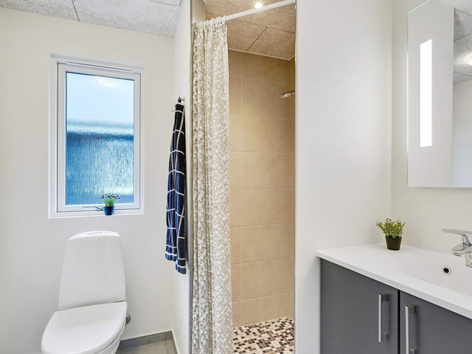 Bathroom 4, 5 Star Holiday Home in Vaeggerlose, Guldborgsund