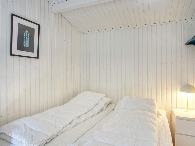Room 4, 6 Person Holiday Home in Hojby, Odsherred