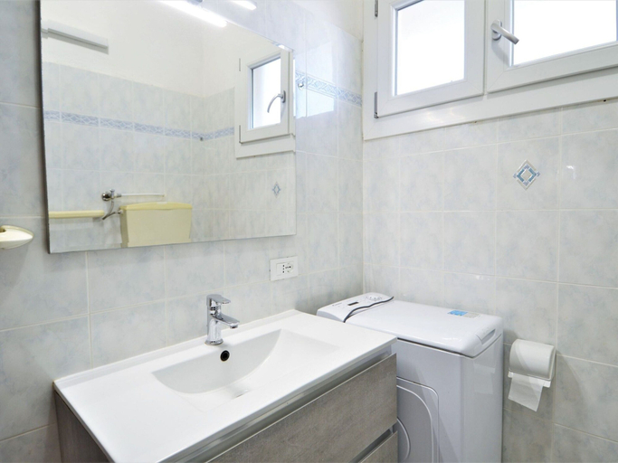 Bathroom 3, Apartment in Rosolina Mare Near the Sea, Rovigo