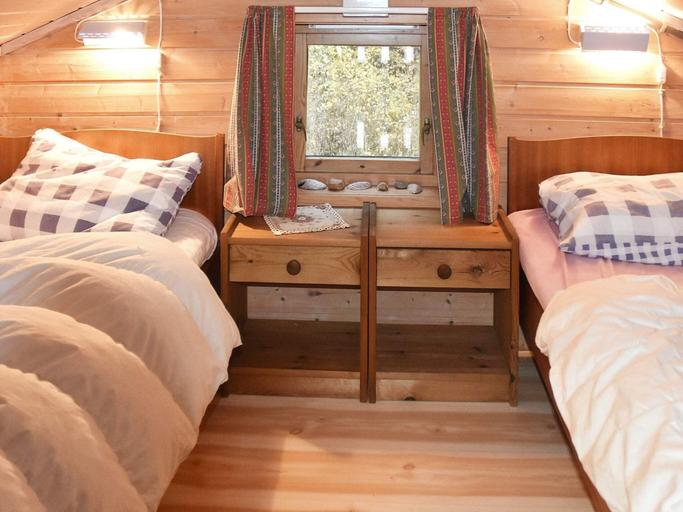 Room 4, 6 Person Holiday Home in Vatne, Haram