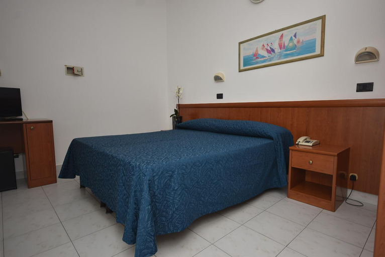 Bedroom 3, Hotel Eden, Rimini