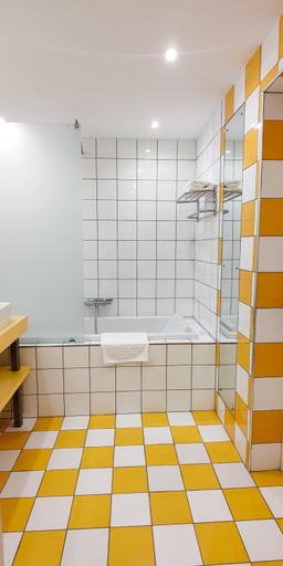 Bathroom 5, Hotel Slipway, Kinondoni