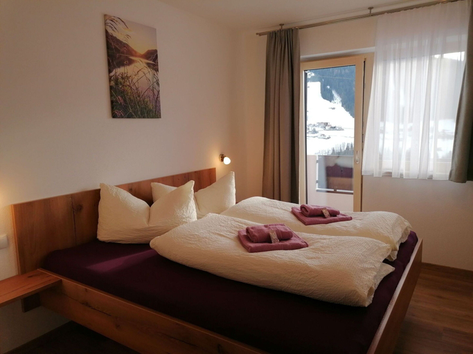 Room 2, Contemporary Apartment in Gerlosberg Near Forest, Schwaz