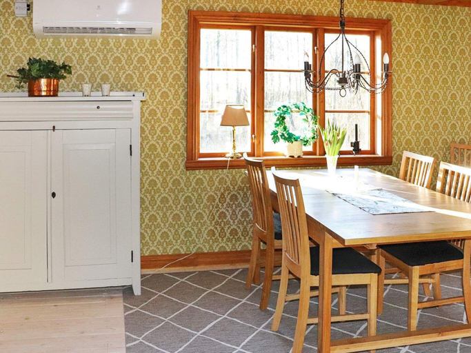 Dining 5, 4 Star Holiday Home in Ullared, Varberg