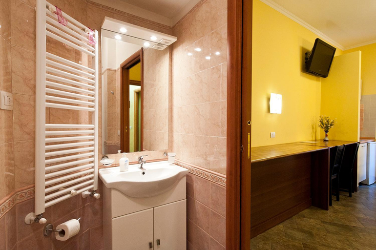 Bathroom, La Porta, Rome
