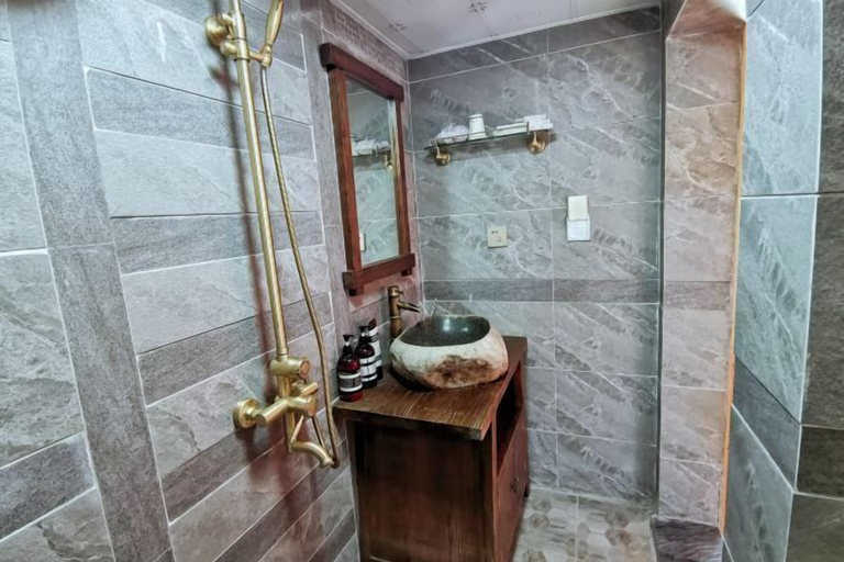 Bathroom 3, Spring Breeze Inn, Dêqên Tibetan