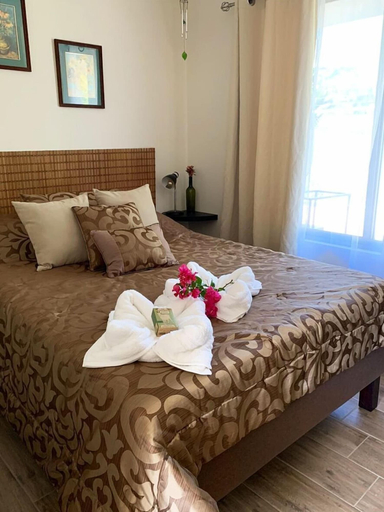 Bedroom 3, Morning Glory, Osa