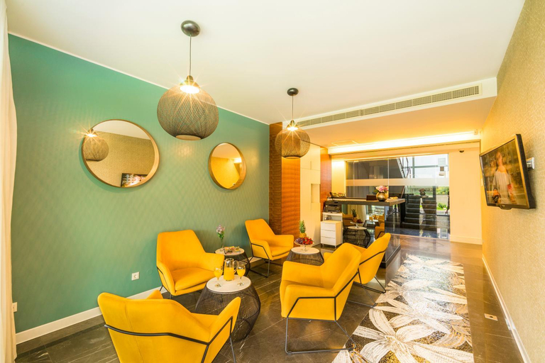 Public Area 4, Oasis Life, Split