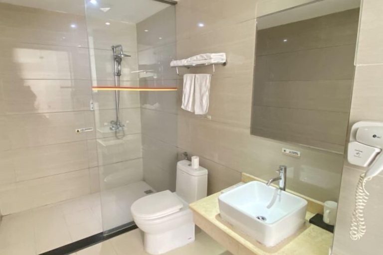 Bathroom 2, Yuanke Hotel, Xianning