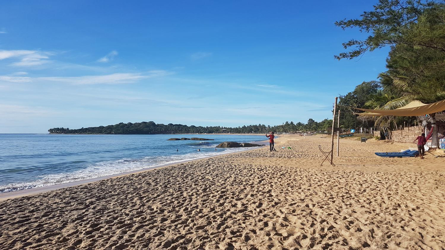 Others 3, Sandy Beach Hotel, Pothuvil