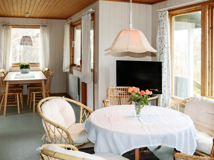 Dining 4, 4 Person Holiday Home in Heberg, Falkenberg