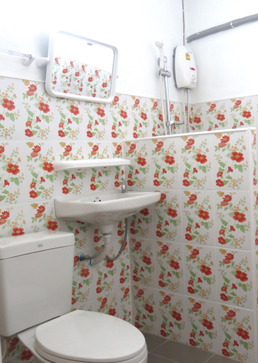 Bathroom 3, Taakradan Valley Hotel, Si Sawat
