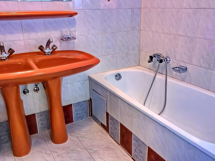 Bathroom 5, Pleasant Holiday Home in Langenfeld With Balcony, Imst