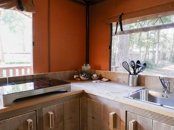Private kitchen 3, Cozy Tent Lodge With Sanitary Facilities, Enkhuizen
