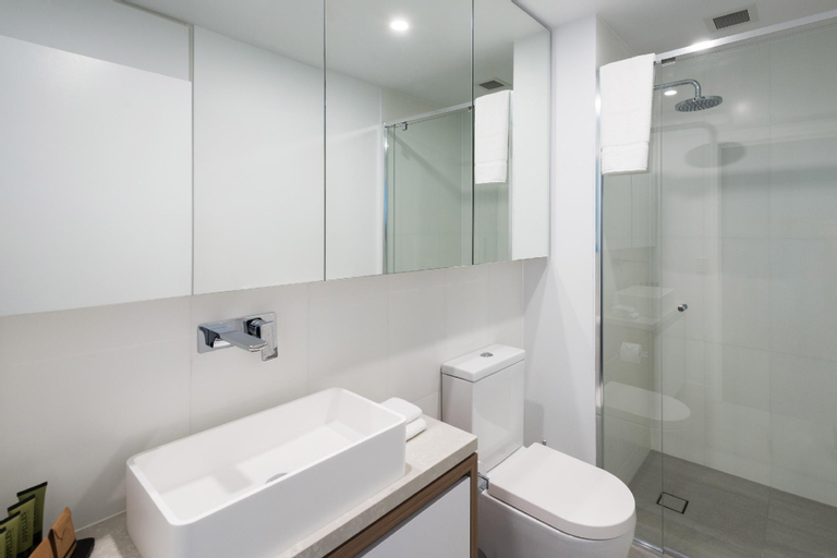 Bathroom 18