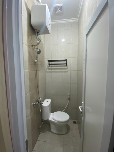 Bathroom, Karana Bandung Guest House Syariah & Luang Cafe, Bandung
