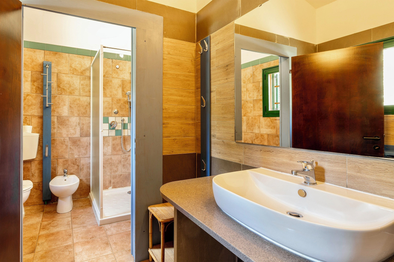 Bathroom 2, Residence con piscina a Guardistallo, Pisa