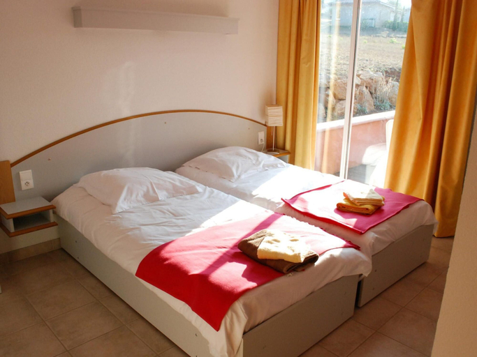 Room, Peaceful Pyrenees Retreat, Aude
