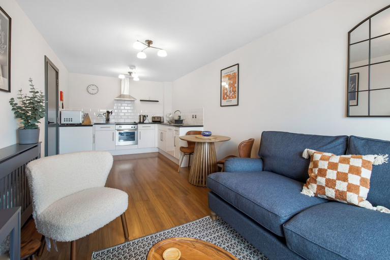 Others 4, Central 1 BD in the Heart of Cheltenham, Gloucestershire