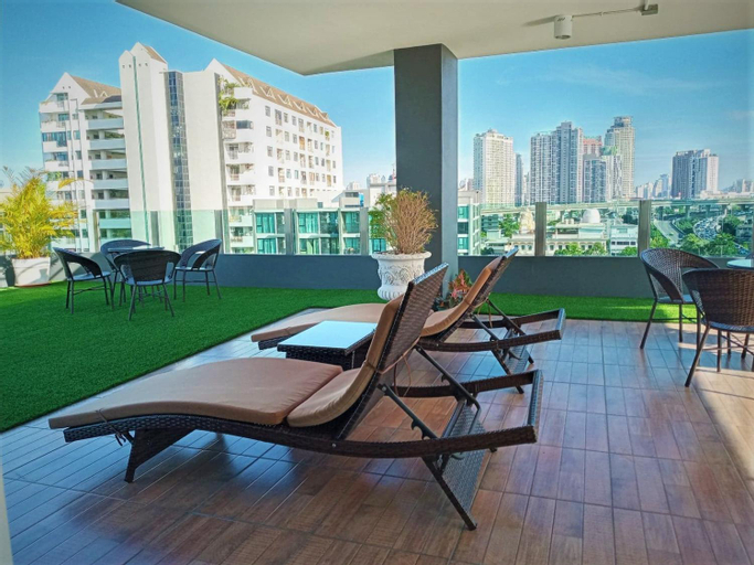 Exterior & Views 24