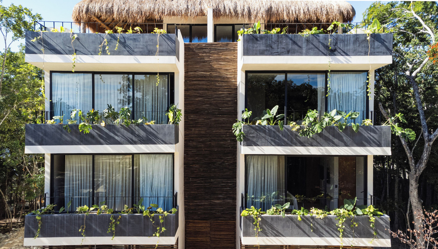 Exterior & Views