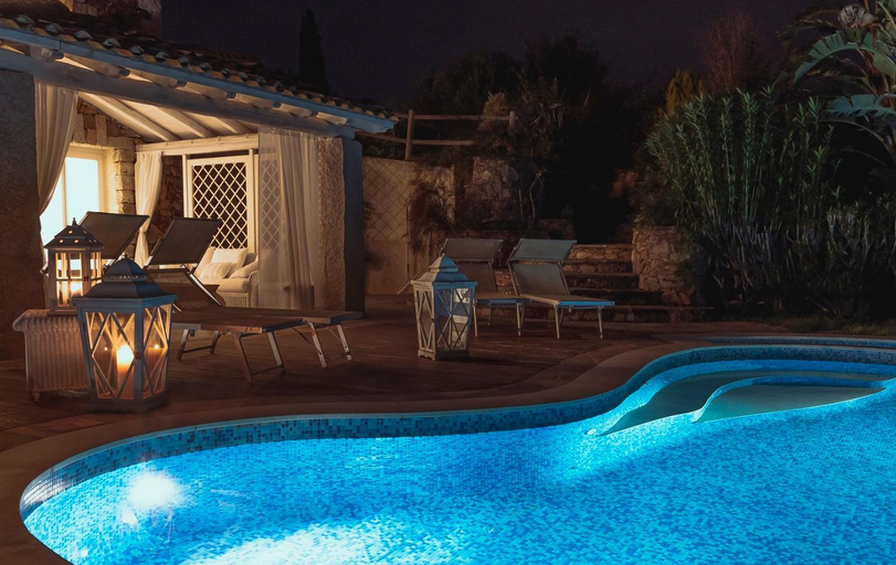 Others 3, Villa Bougainvillea con piscina e giardino privato a pochi passi dal mare, Cagliari