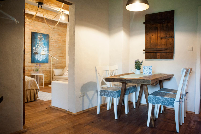 Others 3, Pajta Apartman es Vendeghaz, Tata