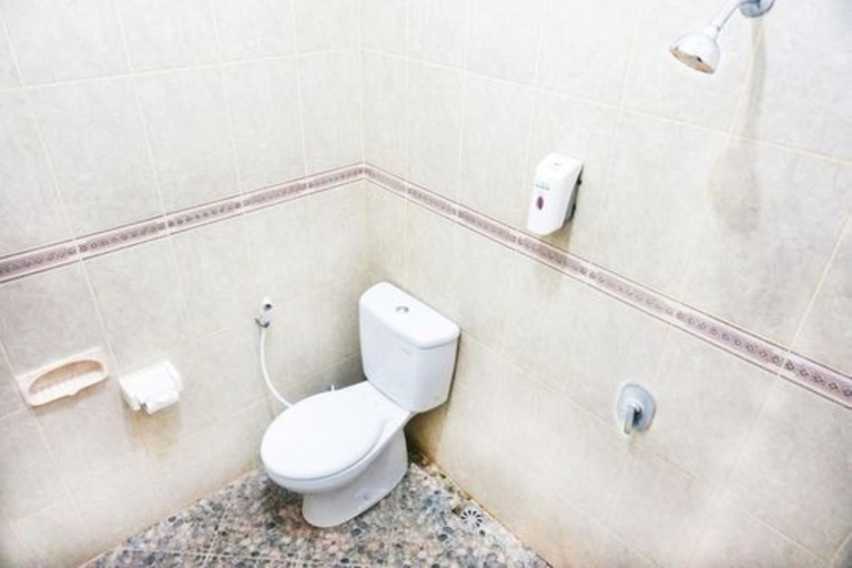 Bathroom 5, Cakra Residence Syariah Hotel, Malang