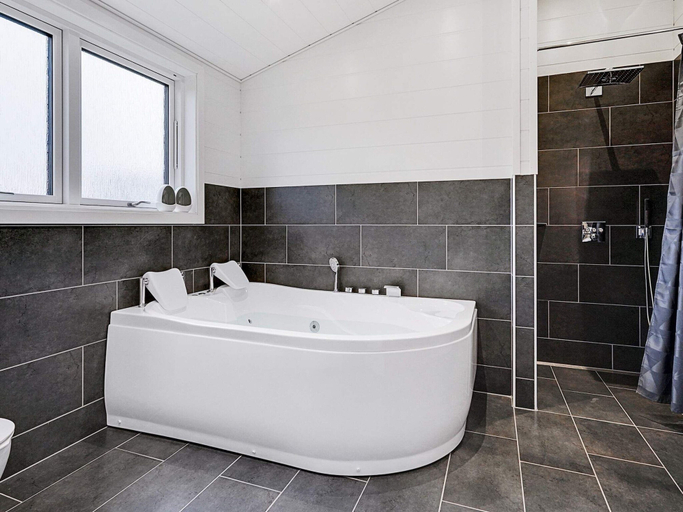 Bathroom 3, 5 Star Holiday Home in Hejls, Kolding