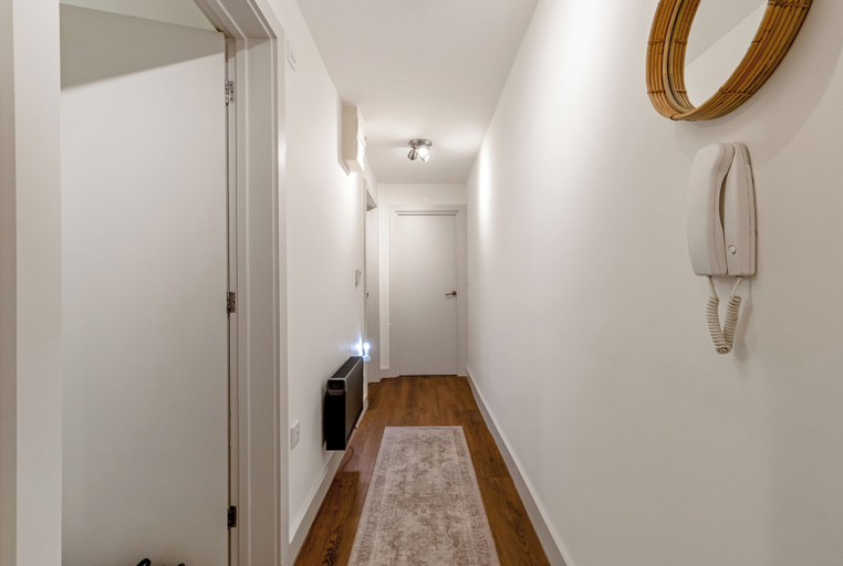 Others 4, Central 1BD Free Underground Parking, Gloucestershire