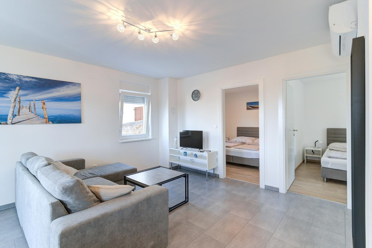 Others 2, Damar Apartmani, Senj