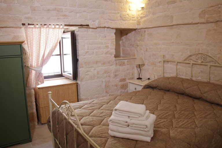 Others 3, il trullo di giada e mattia, Bari