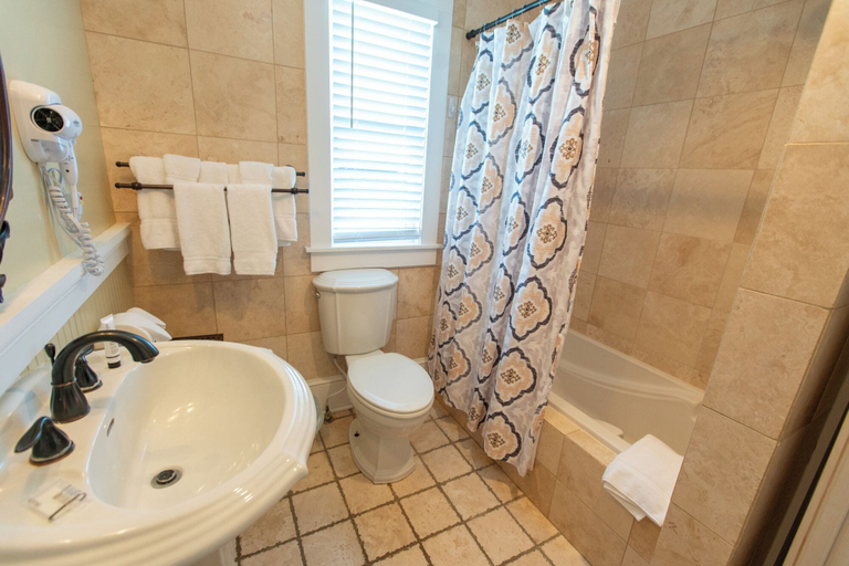 Bathroom 4, Howard's Creek Inn, Greenbrier