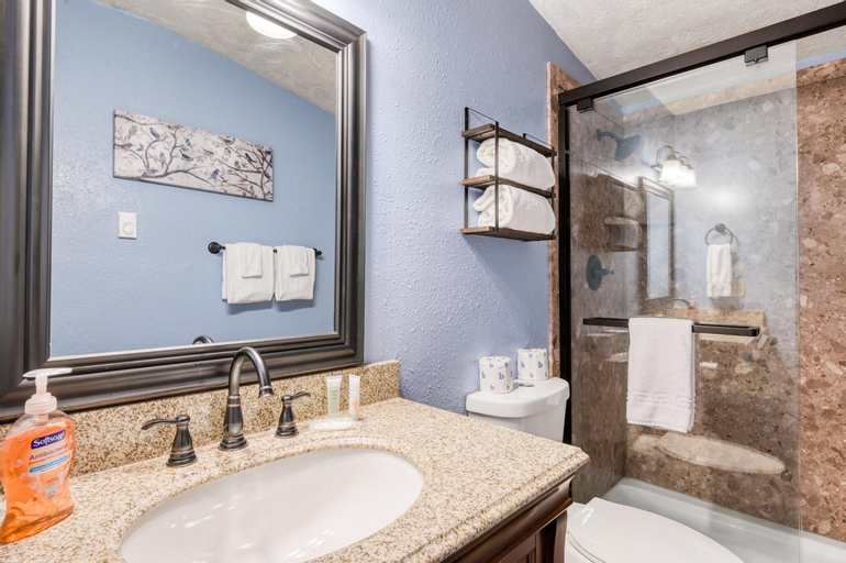 Bedroom 3, Wren 306, Colfax