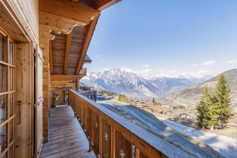 Others 5, Chalet Coucou Luxury 10 pax Chalet with incredible views and garage, Martigny