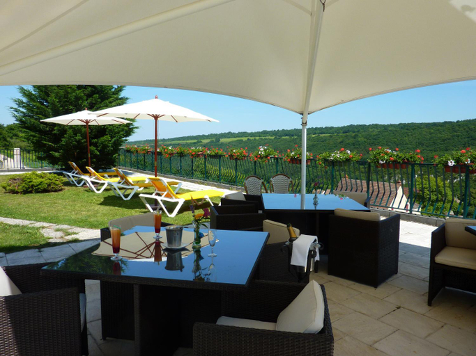 Food & Drinks 5, Auberge Du Camp Romain, Saône-et-Loire