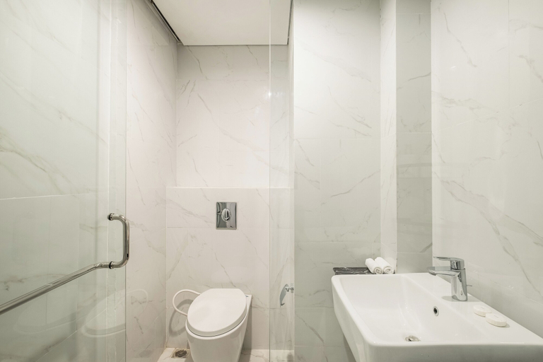 Bathroom 3, Luxe 2BR Unit Apartment in Nusa Dua, Badung
