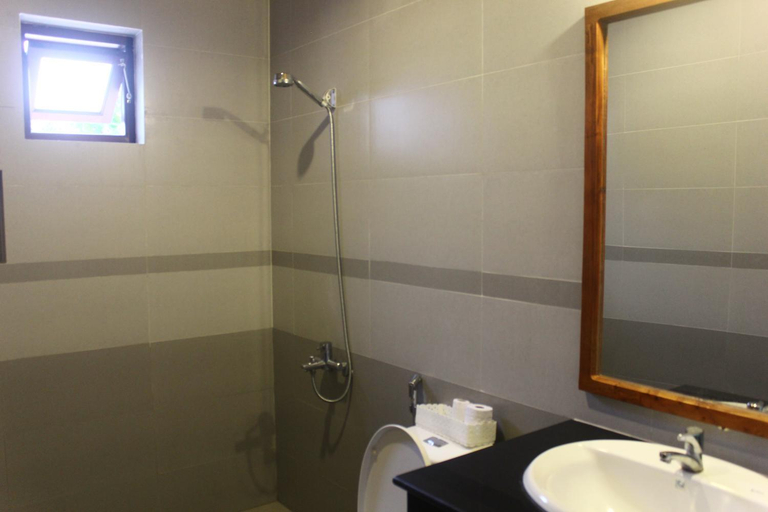 Bathroom 5, Minh Kha Hotel, Phan Thiết
