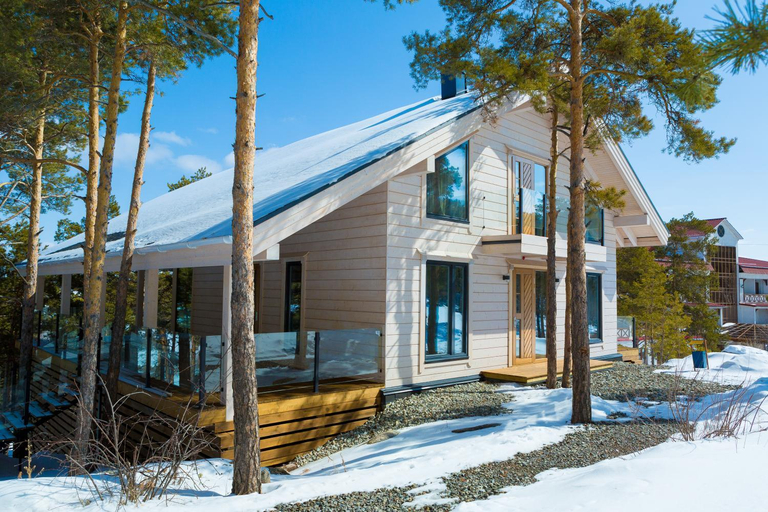 Exterior & Views