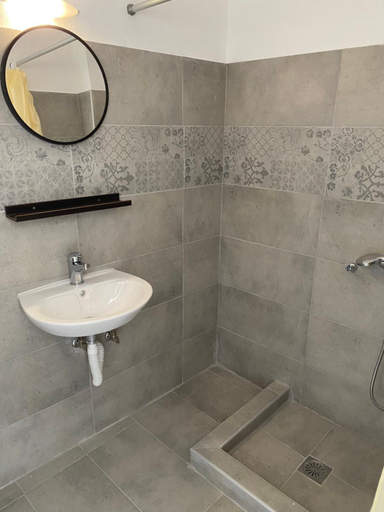 Bathroom, Popi Studios, South Aegean