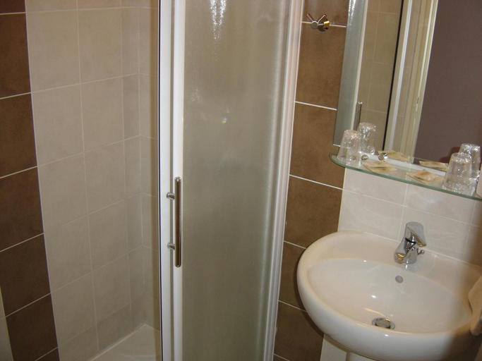 Bathroom 3, Logis Hotel Du Lauragais, Haute-Garonne