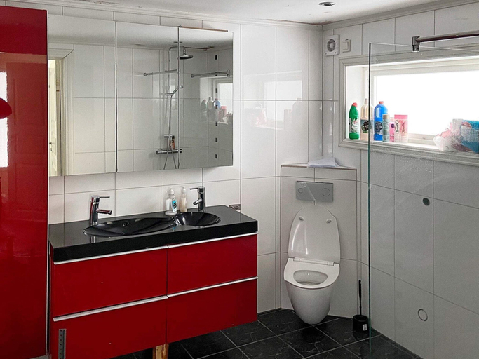 Bathroom 3, 6 Person Holiday Home in Frekhaug, Meland