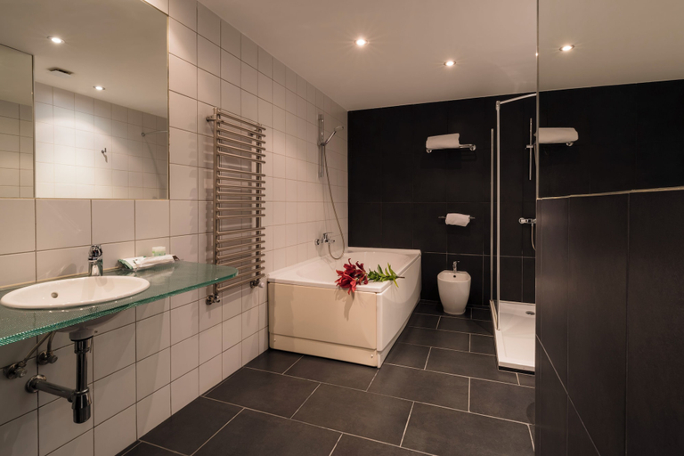 Bathroom 4, Hotel Avenida Coruña, A Coruña