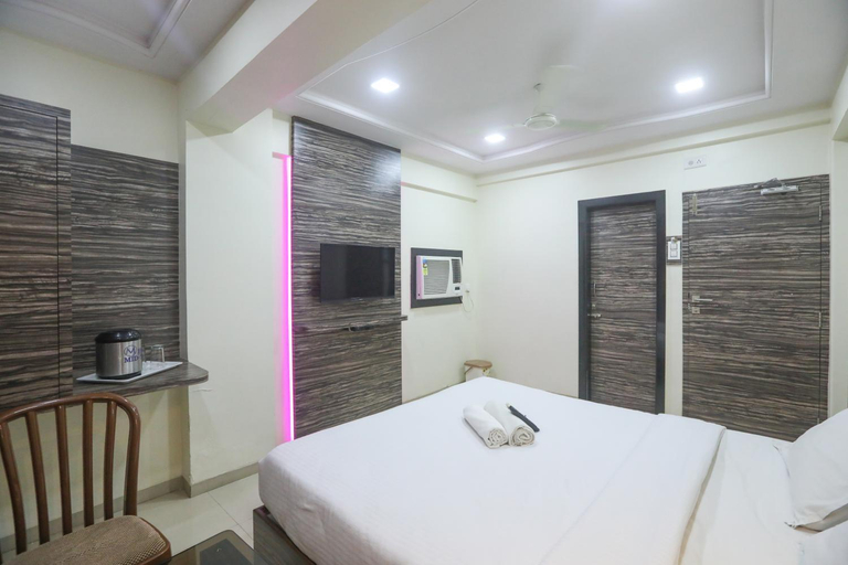 Bedroom 4, Hotel Mid Town, Mumbai Suburban