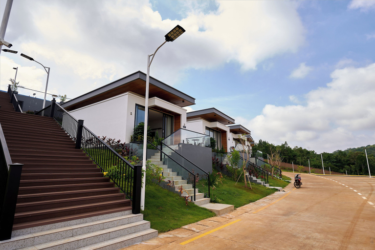 Exterior & Views 2, The Pine Mansion, Saen Monourom