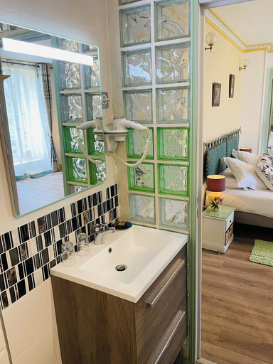 Bathroom, Hôtel & Events du Château Lacaze, Lot-et-Garonne