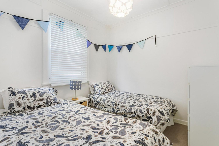 Others 2, Sorrento Beach House: great location & pool, Melbourne